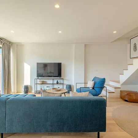 Large Terrace In Paraiso Iii Porto