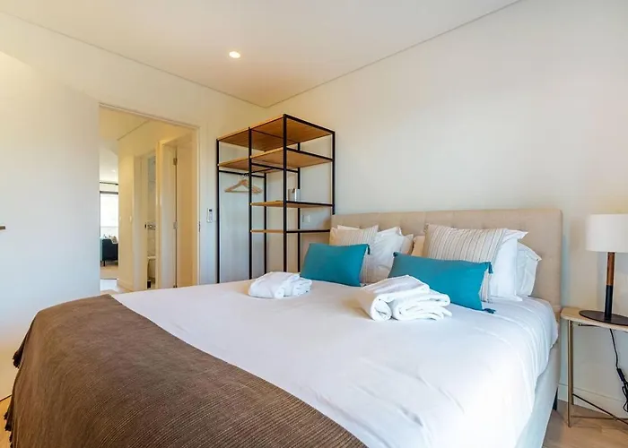 Large Terrace In Paraiso Iii * 포르투